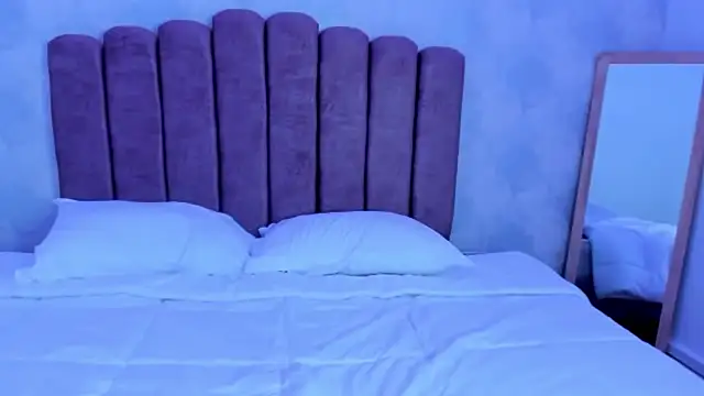 KIARA_SERRANO's cam snapshot