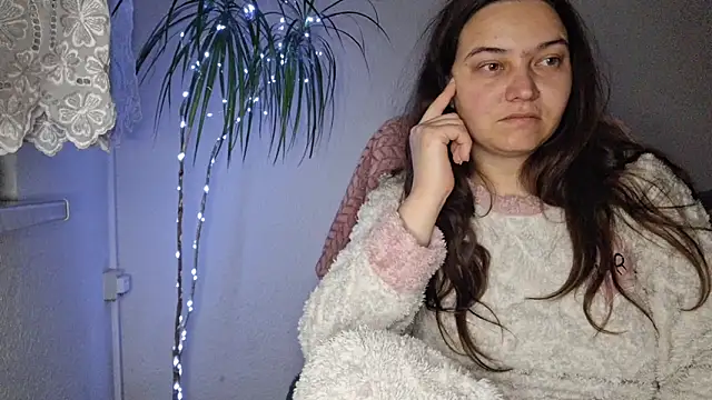 Cyndee_Winter's cam snapshot