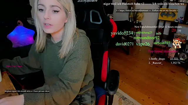 Lisaonthemoon live sex cam