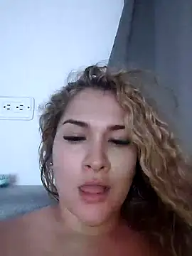 Sara_smiiith211's cam snapshot