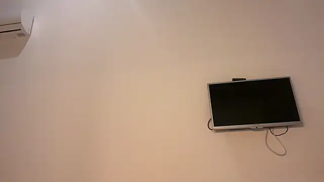 realrockybee1's cam snapshot