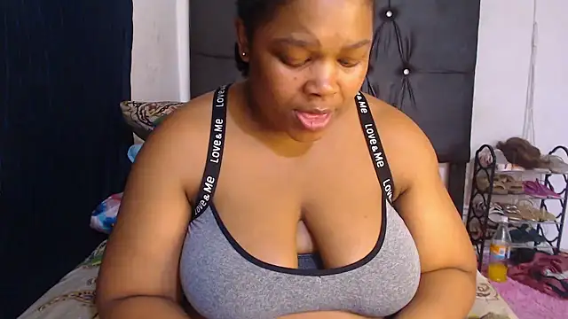 BigbootyNickyx live sex cam