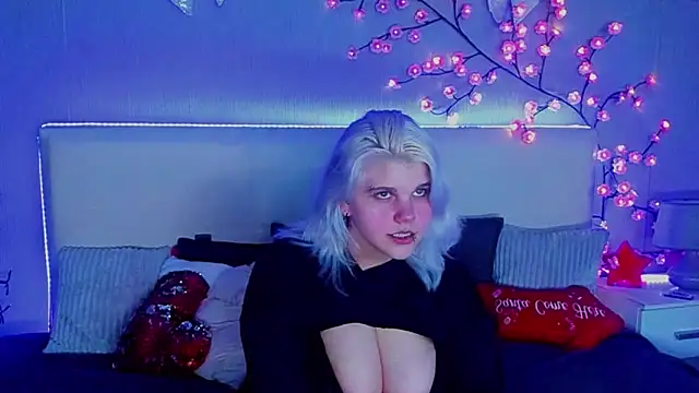 JoannLowe's cam snapshot