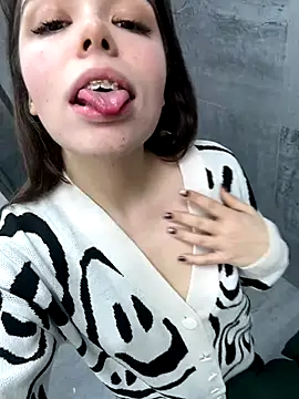 pantyless live sex cam