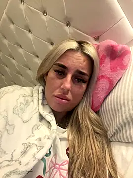 EllieMaeBaby's cam snapshot