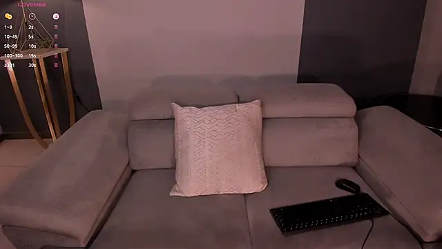 LucyWeiss_'s cam snapshot