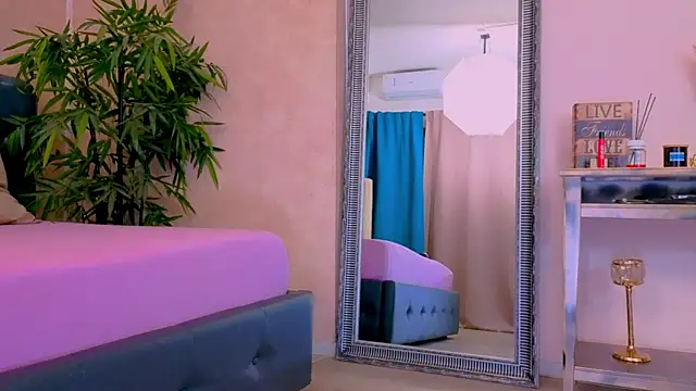 MichelleReys live sex cam