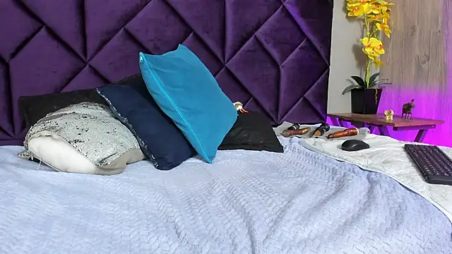 Lorenn_Hill's cam snapshot