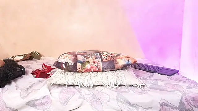 Kloee_12's cam snapshot