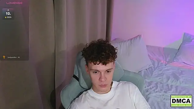 cute_thomas's cam snapshot