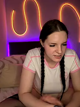 Mila-Jasmin's cam snapshot