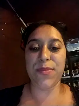 Caroline-17 live sex cam