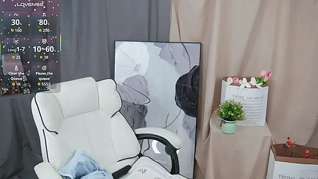 loveMeooMeoo's cam snapshot