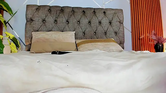 charlottee_white's cam snapshot