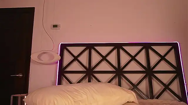 LunaMystyque live sex cam