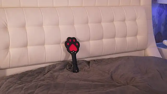 KittyCaitlin live sex cam