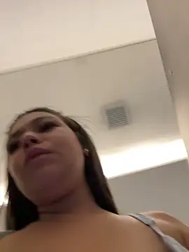 Alyshanon18's cam snapshot