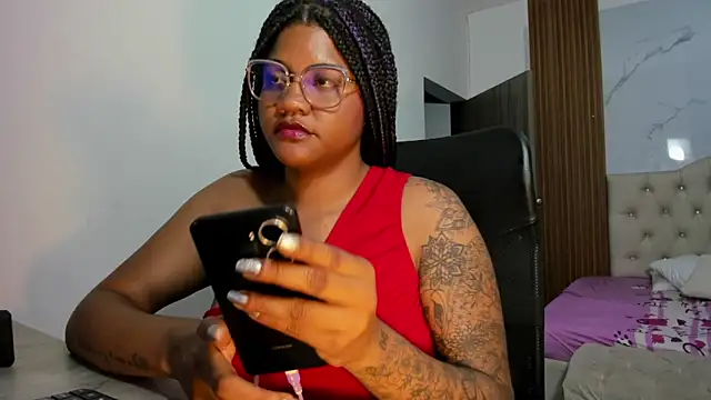 ZahraRose's cam snapshot