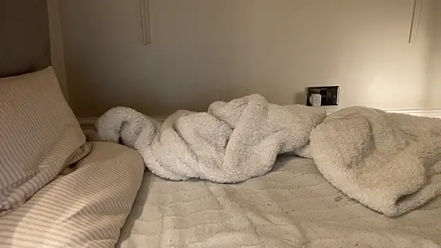 ijustturned18today's cam snapshot