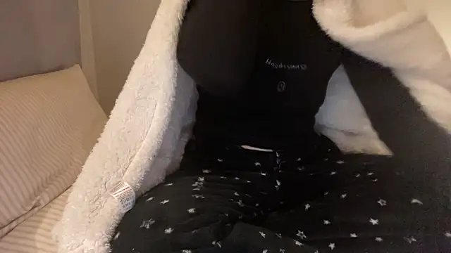 ijustturned18today's cam snapshot