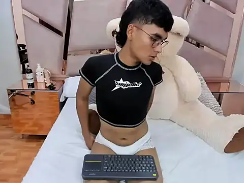 LittleNito's cam snapshot