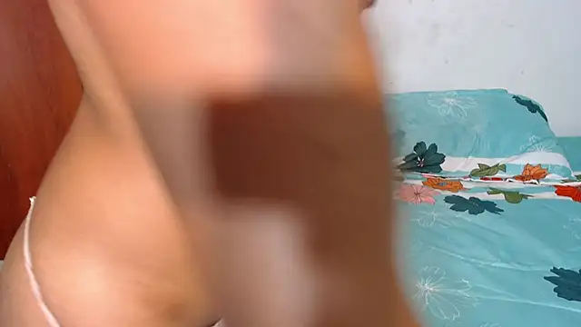 emma_stone54's cam snapshot