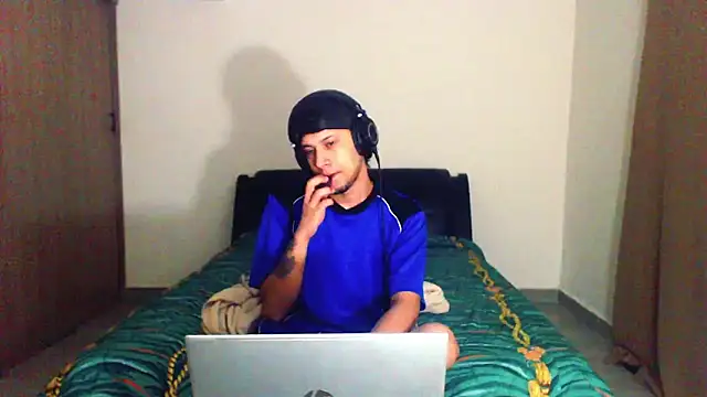 bladetrinityn's cam snapshot