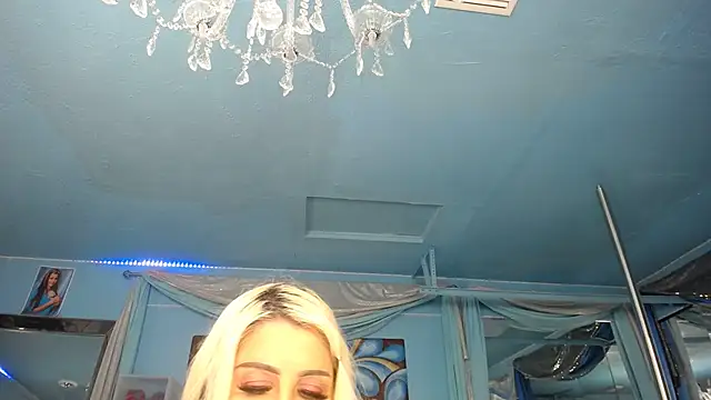 ADRIANNA_FOX's cam snapshot