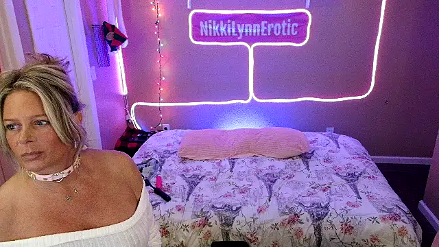 NikkiLynnErotic's cam snapshot