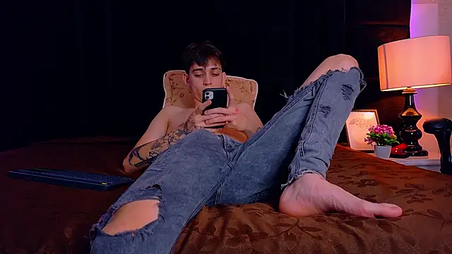 Lion_Foster01's cam snapshot