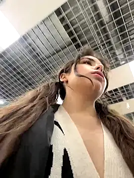 pantyless live sex cam