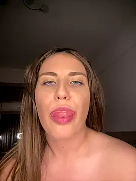 SelenaJenner's cam snapshot