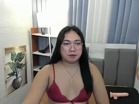 TsUncutKaren's cam snapshot