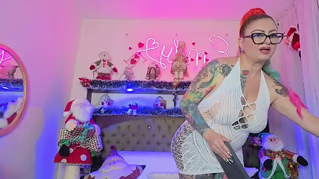 EMILY_ROUSSE71's cam snapshot