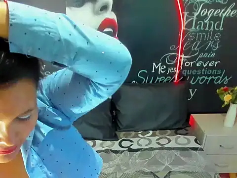 Yineth_Hot's cam snapshot