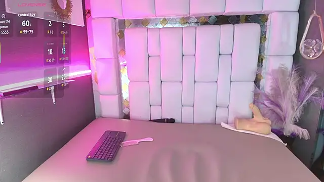 SaraLondon13's cam snapshot