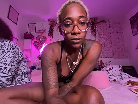 VixenCapri live sex cam