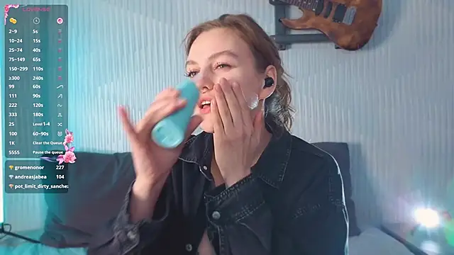 Anny_Blossom's cam snapshot