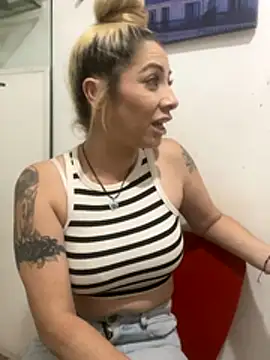 viktoria_davis_'s cam snapshot