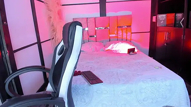 CatrinaVixxen's cam snapshot