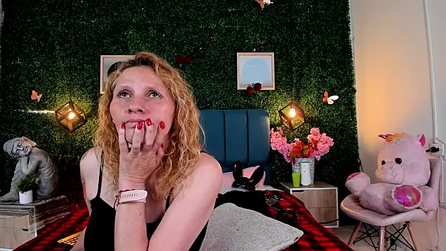 Evangelyne_rose's cam snapshot