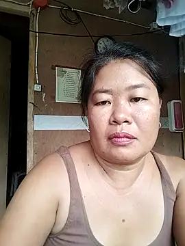 Lovelywoman43 live sex cam