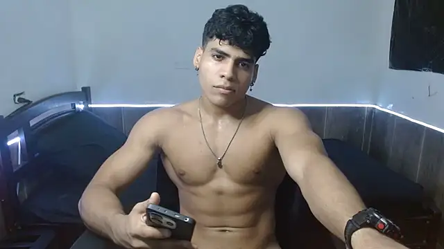 Tyler_Gold23's cam snapshot