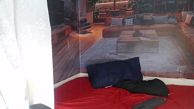 RomeoMillerr's cam snapshot