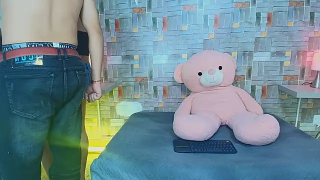 aaron_antonella_mds's cam snapshot