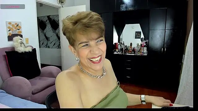 Angelina_Stone_65's cam snapshot