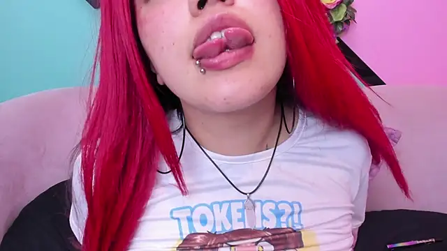 Mariia_Juanaa's cam snapshot