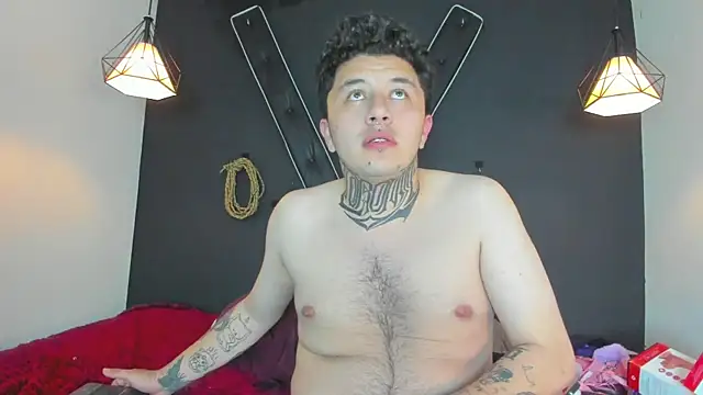 matthew_and_mila's cam snapshot