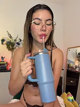 Your_Honeey's cam snapshot