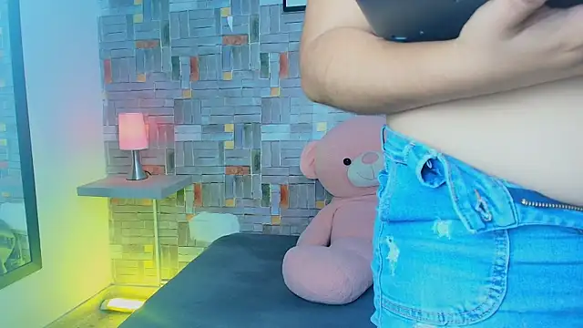 aaron_antonella_mds's cam snapshot